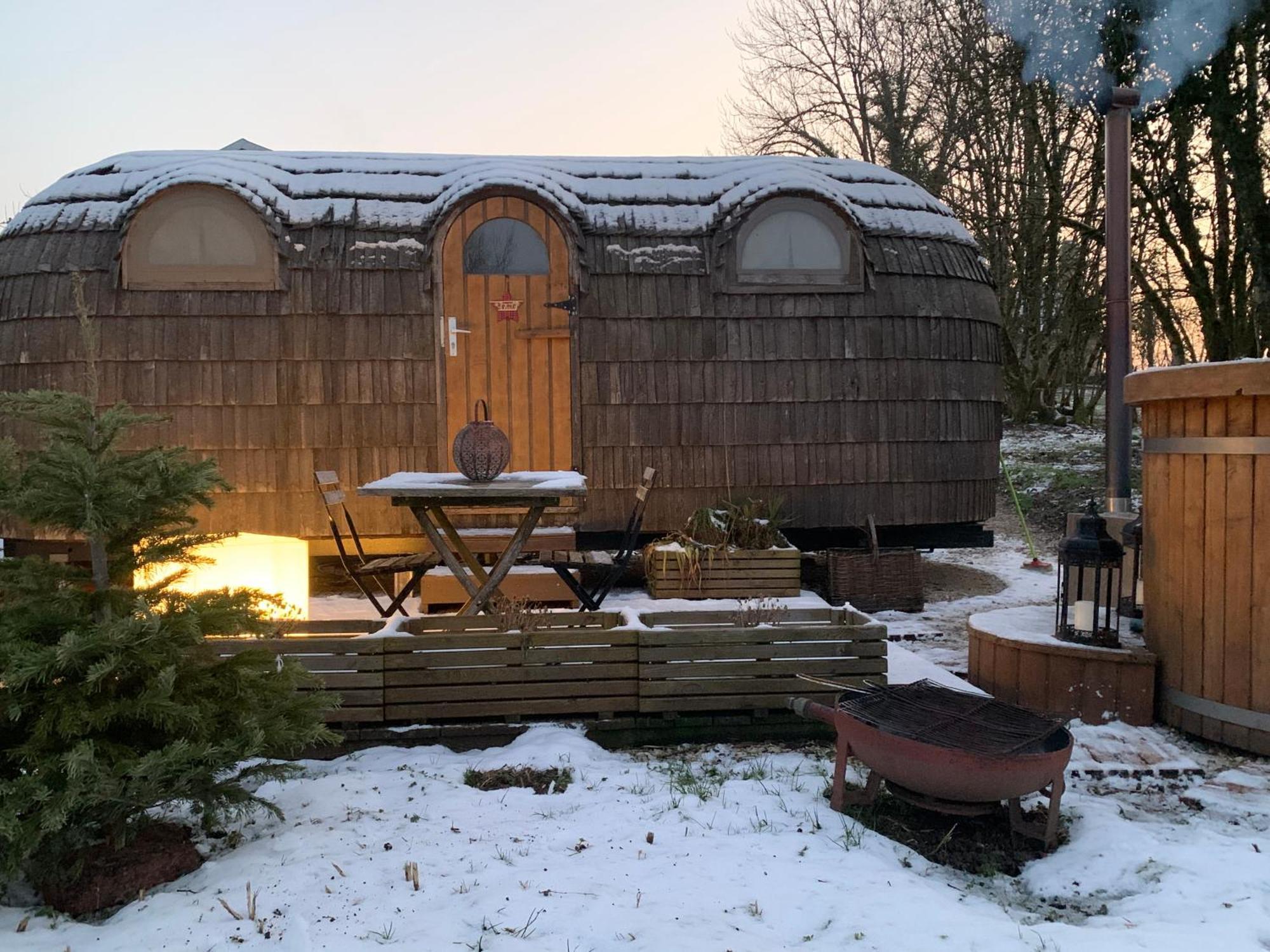Cabane En Bois Avec Bain Nordique Et Sauna Marigny  Exterior photo